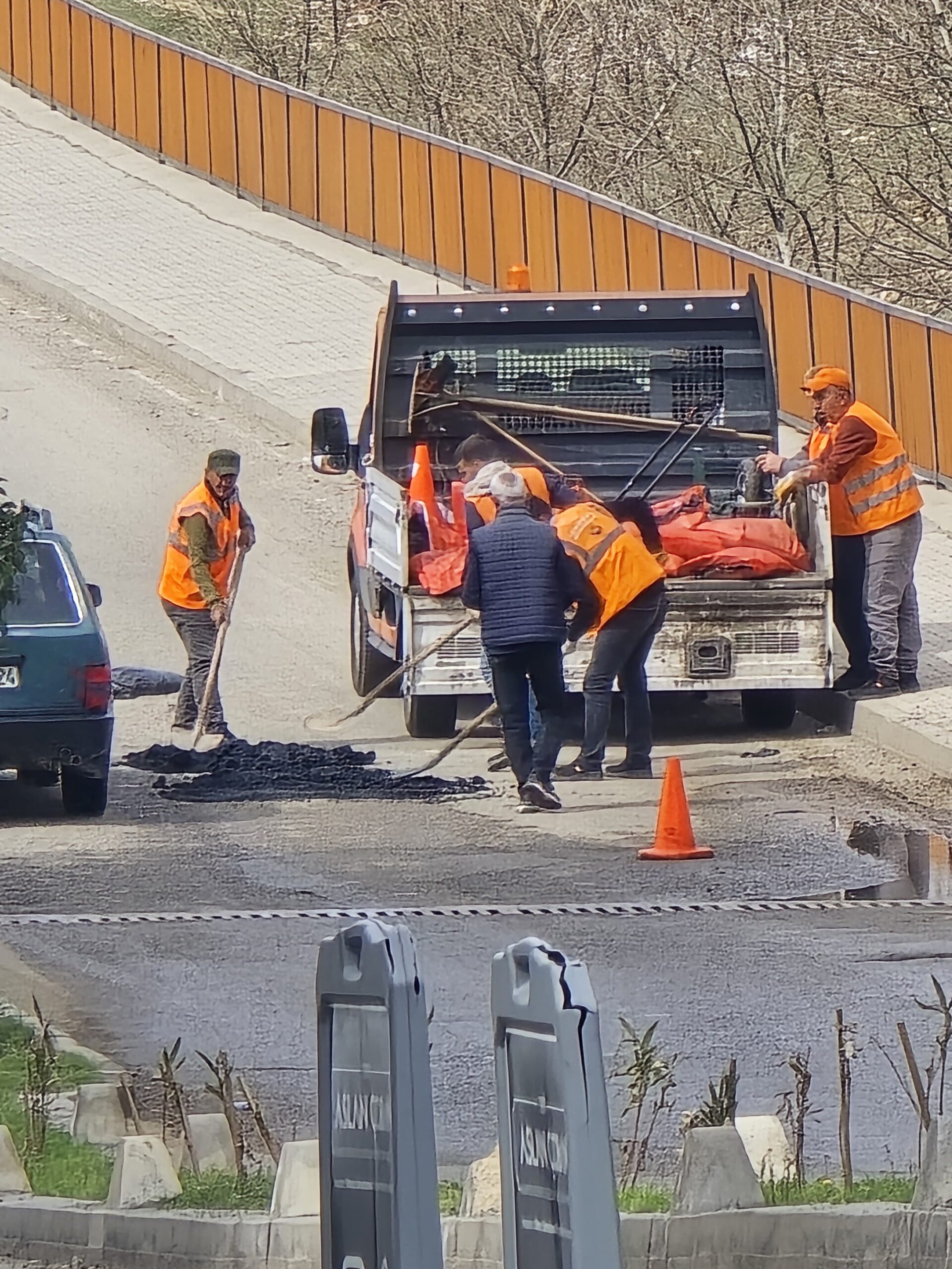 Siirt Belediyesi Yama Çalışmalarıyla Yolları Bayrama Hazırlıyor