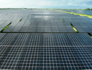 SİİRT’TE YENİ GÜNEŞ ENERJİ SANTRALLERİ VE DEPOLAMA TESİSLERİ PROJELERİ HALKIN GÖRÜŞÜNE AÇILDI
