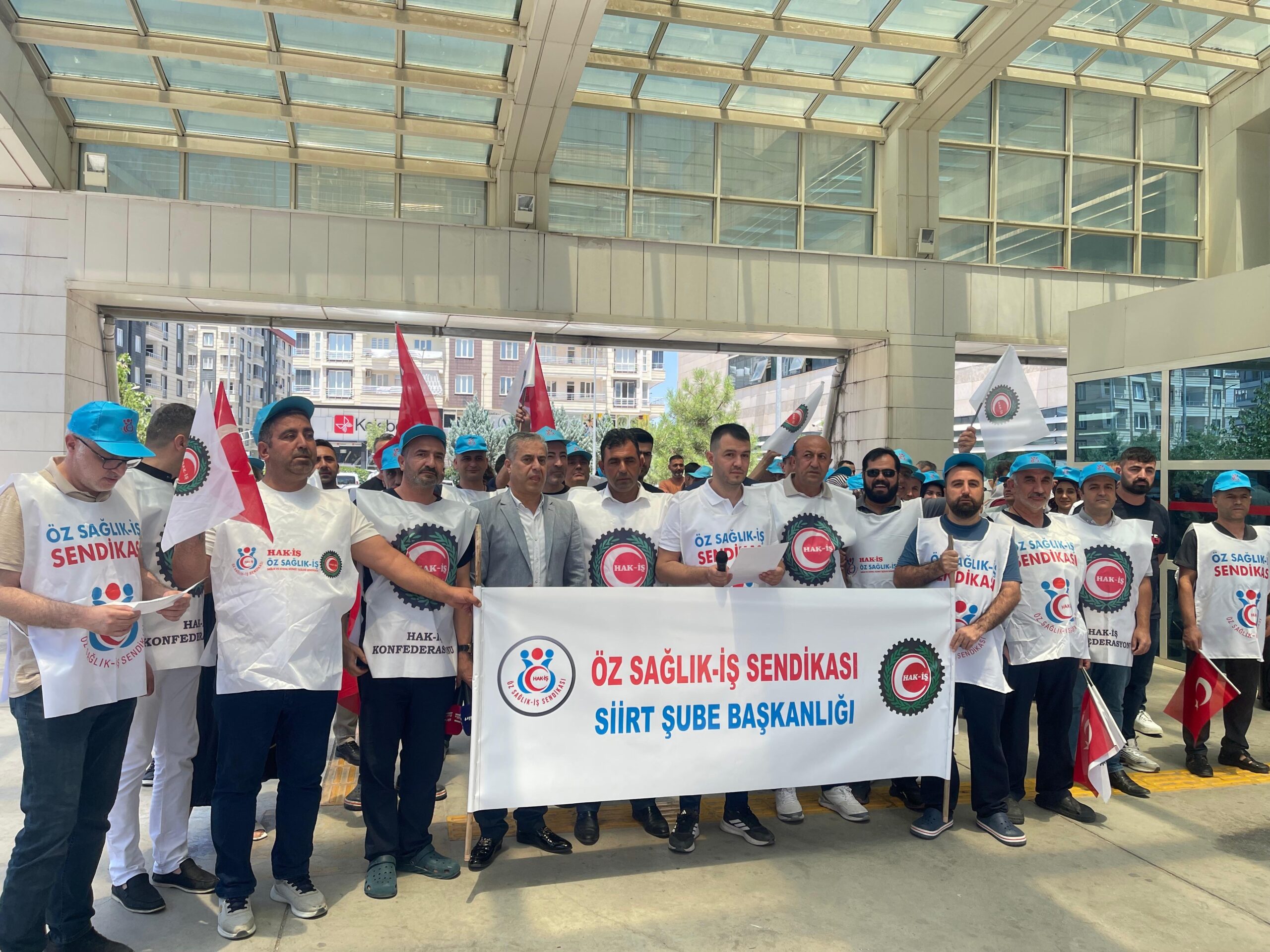 HAK-İŞ’ten Kamu Çerçeve Protokolü Tepkisi: “İşçinin İradesi Kırmızı Çizgimizdir” | Siirt Olay Haber HAK-İŞ’ten Kamu Çerçeve Protokolü Tepkisi: “İşçinin İradesi Kırmızı Çizgimizdir” | Siirt Olay Haber