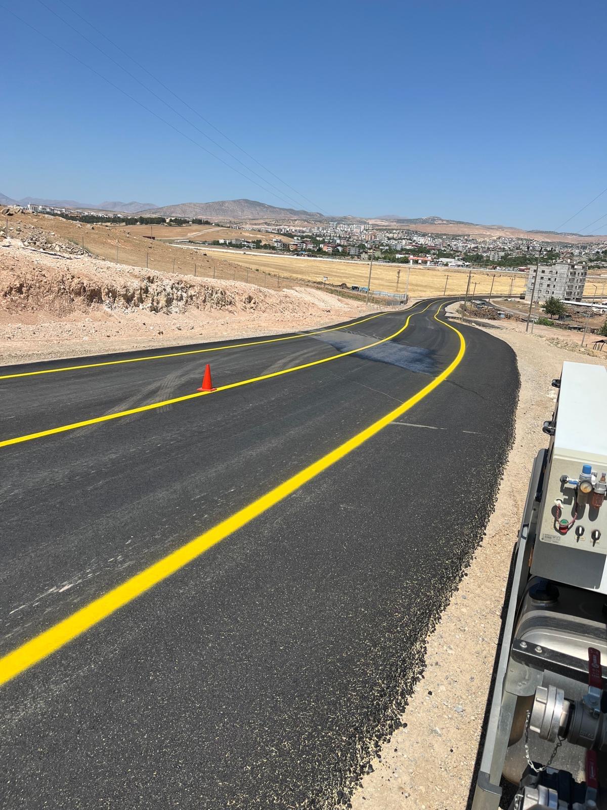 Gökçebağ Beldesi’nde Asfalt ve Yol Güvenliği Çalışmaları Hız Kesmiyor | Siirt Olay Haber Gökçebağ Beldesi’nde Asfalt ve Yol Güvenliği Çalışmaları Hız Kesmiyor | Siirt Olay Haber