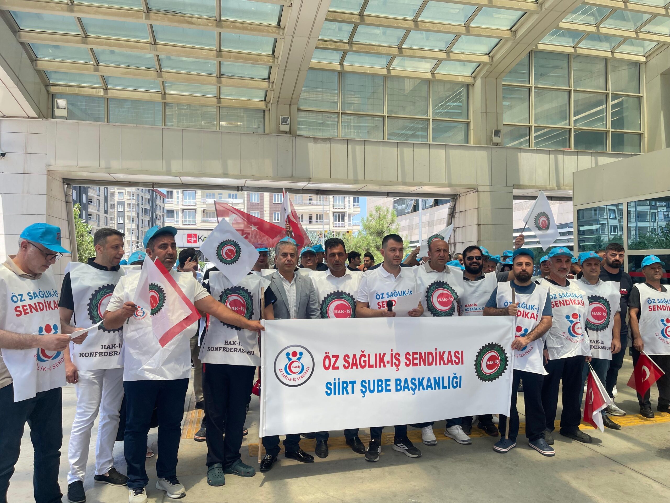 HAK-İŞ’ten Kamu Çerçeve Protokolü Tepkisi: “İşçinin İradesi Kırmızı Çizgimizdir” | Siirt Olay Haber HAK-İŞ’ten Kamu Çerçeve Protokolü Tepkisi: “İşçinin İradesi Kırmızı Çizgimizdir” | Siirt Olay Haber