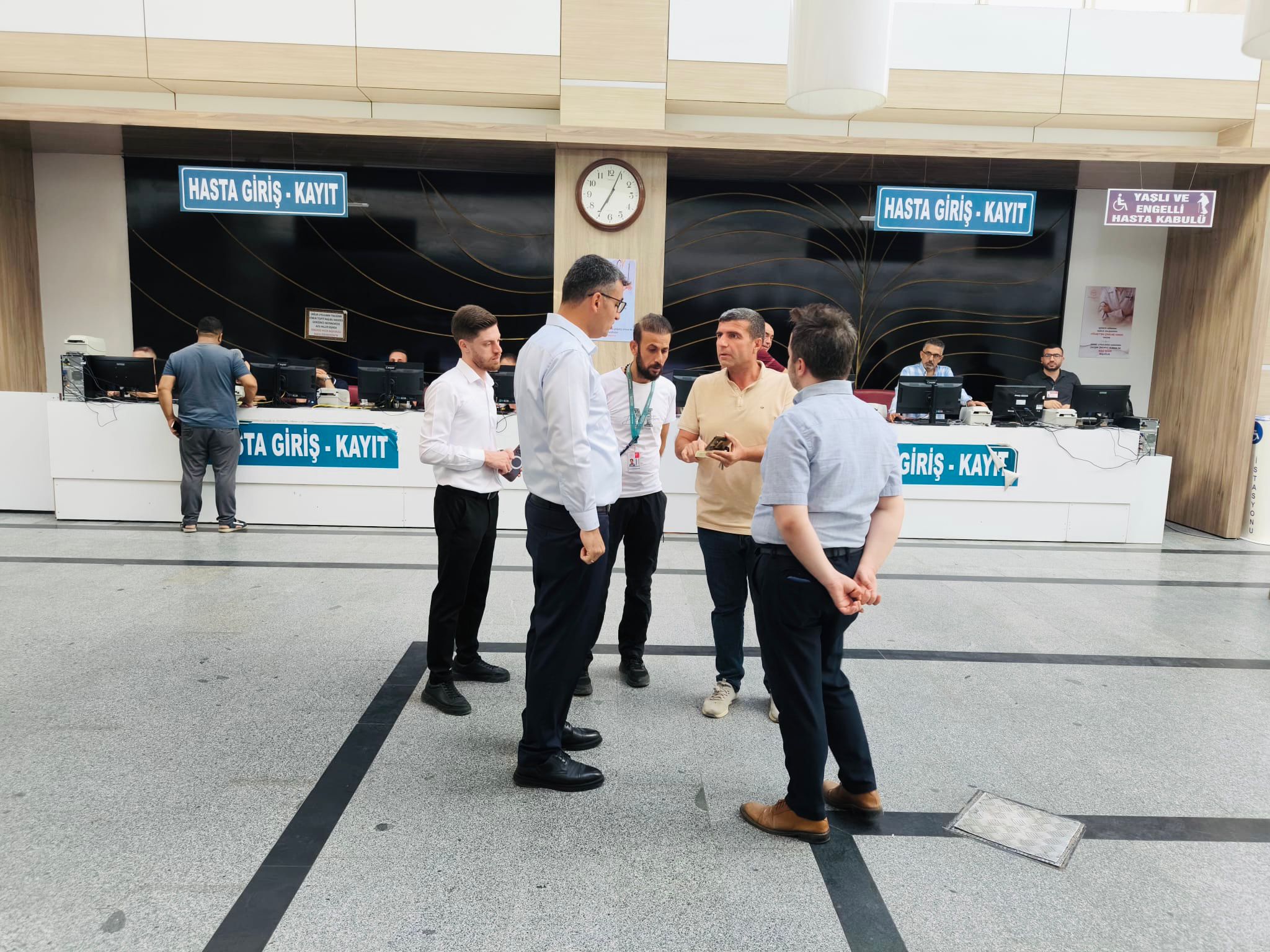 Siirt İl Sağlık Müdürü Hacıoğlu’ndan Siirt Eğitim ve Araştırma Hastanesi’ne ziyaret | Siirt Olay Haber Siirt İl Sağlık Müdürü Hacıoğlu’ndan Siirt Eğitim ve Araştırma Hastanesi’ne ziyaret | Siirt Olay Haber