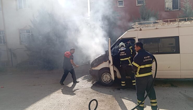 Siirt’te Medrese Yanında Bir Araç Alev Alev Yandı | Siirt Olay Haber Siirt’te Medrese Yanında Bir Araç Alev Alev Yandı | Siirt Olay Haber