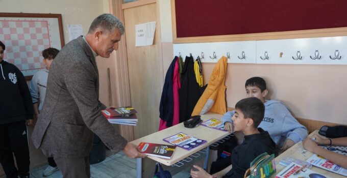 Siirt’te 1.120 Öğrenciye 3 Bin 360 Kitap Desteğiyle Eğitime Katkı