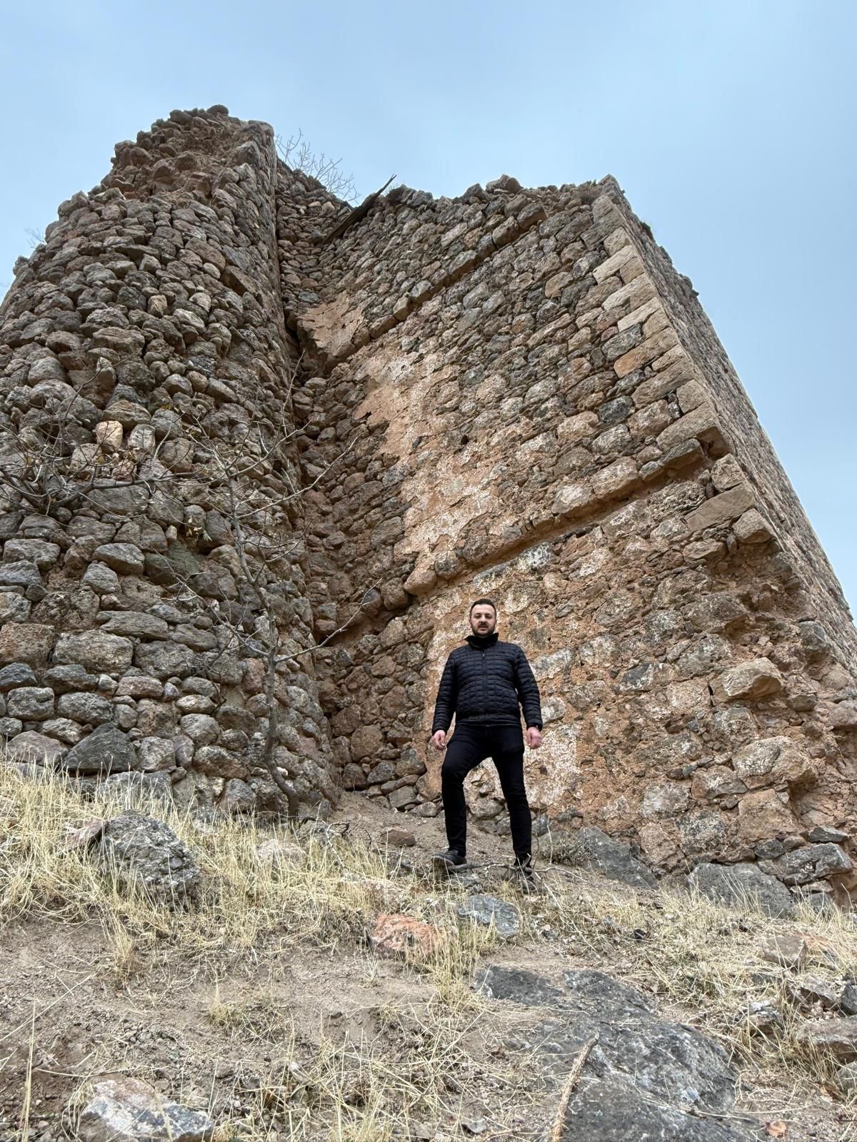 Başkan Özturan, Bin Yıllık Kormas Kalesi İçin Harekete Geçti