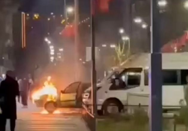 Siirt’te Seyir Halindeki Otomobil Alev Alev Yandı