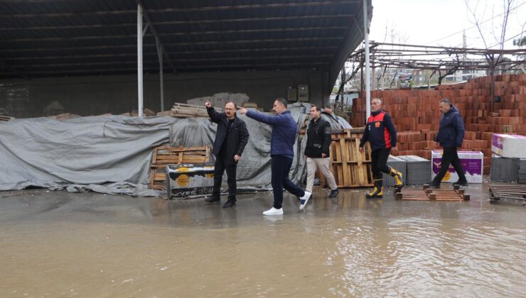 VALİ KIZILKAYA, SEL BÖLGELERİNDE İNCELEMELERDE BULUNDU | Siirt Olay Haber VALİ KIZILKAYA, SEL BÖLGELERİNDE İNCELEMELERDE BULUNDU | Siirt Olay Haber