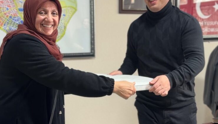 Siirt’te Polis Haftası’nda Anlamlı Jest: Ev Yapımı Su Böreği Görev Başındaki Polislere İkram Edildi | Siirt Olay Haber Siirt’te Polis Haftası’nda Anlamlı Jest: Ev Yapımı Su Böreği Görev Başındaki Polislere İkram Edildi | Siirt Olay Haber