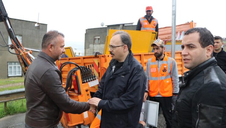 VALİ KIZILKAYA, SEL BÖLGELERİNDE İNCELEMELERDE BULUNDU | Siirt Olay Haber VALİ KIZILKAYA, SEL BÖLGELERİNDE İNCELEMELERDE BULUNDU | Siirt Olay Haber
