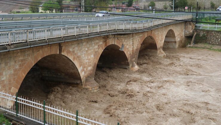 VALİ KIZILKAYA, SEL BÖLGELERİNDE İNCELEMELERDE BULUNDU | Siirt Olay Haber VALİ KIZILKAYA, SEL BÖLGELERİNDE İNCELEMELERDE BULUNDU | Siirt Olay Haber