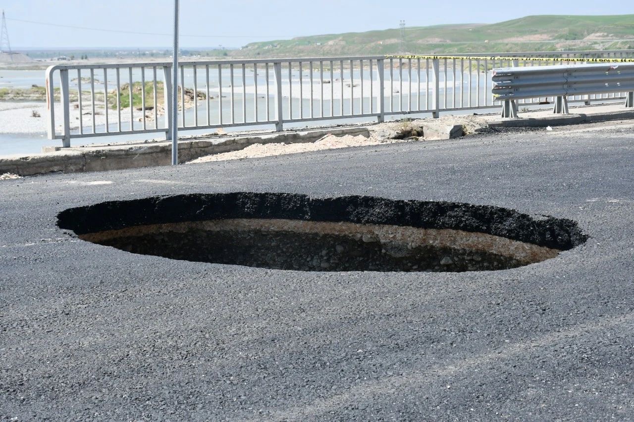 Batman’da Çevre Yolunda Çökme Yol Ulaşıma Kapatıldı vatandaşlarımızın dikkatine