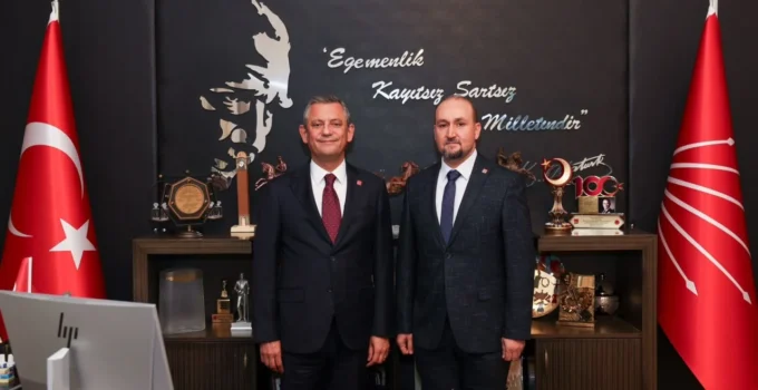 Eski Merkez İlçe Başkanı Özer CHP’den istifa etti