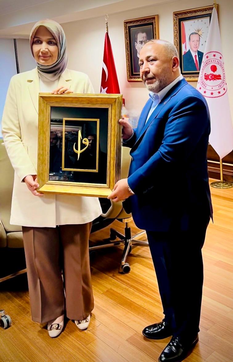 SEYİTHAN SOLMAZ’DAN BAKAN YARDIMCISI KÜBRA GÜRAN YİĞİTBAŞI’NA ANLAMLI ZİYARET | Siirt Olay Haber SEYİTHAN SOLMAZ’DAN BAKAN YARDIMCISI KÜBRA GÜRAN YİĞİTBAŞI’NA ANLAMLI ZİYARET | Siirt Olay Haber